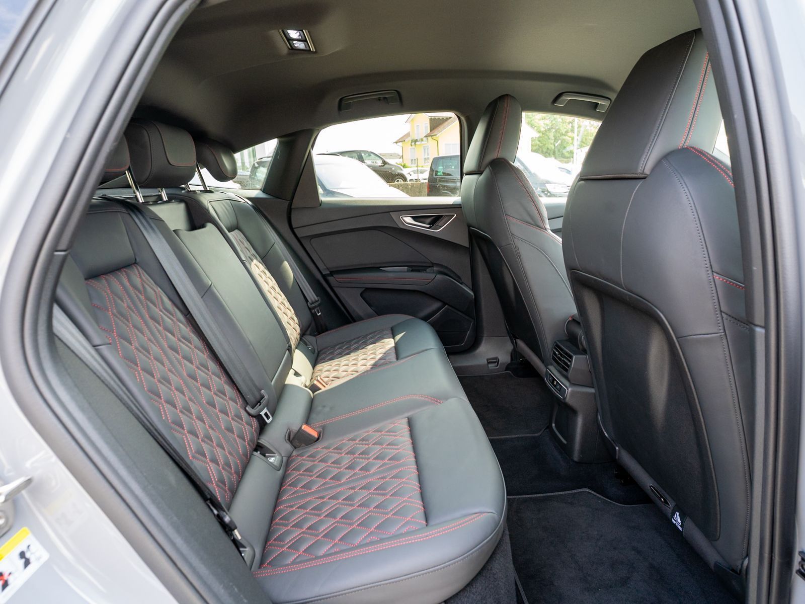 Fahrzeugabbildung Audi Q4 Sportback S line 50 e-tron quatt Navi RFK HUD