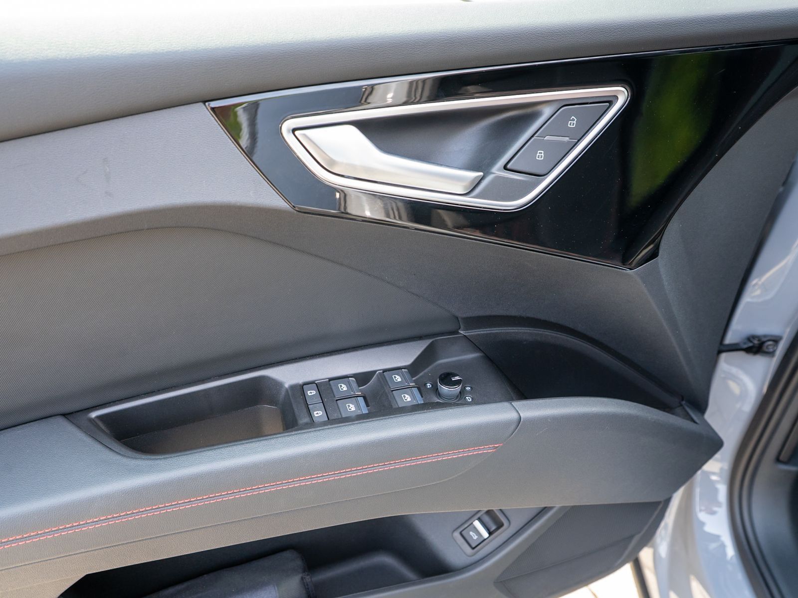 Fahrzeugabbildung Audi Q4 Sportback S line 50 e-tron quatt Navi RFK HUD