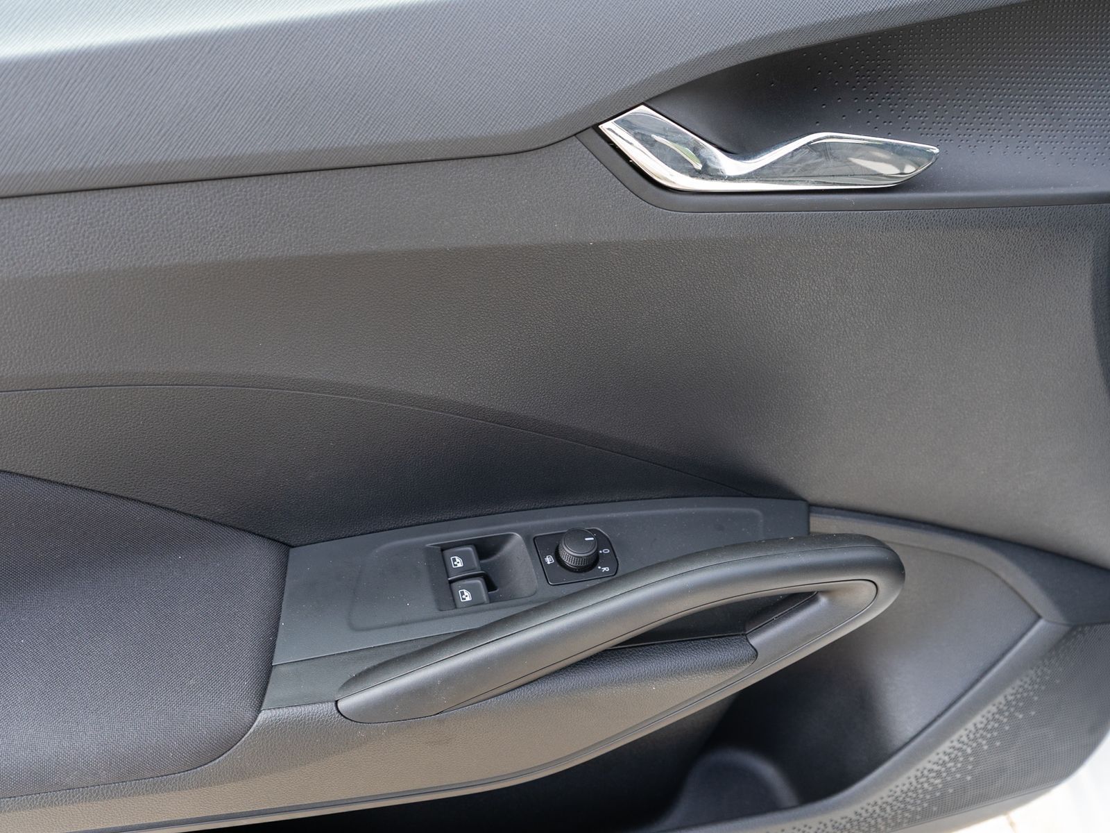 Fahrzeugabbildung SKODA Fabia Essence 1.0 MPI Klima Bluetooth PDC
