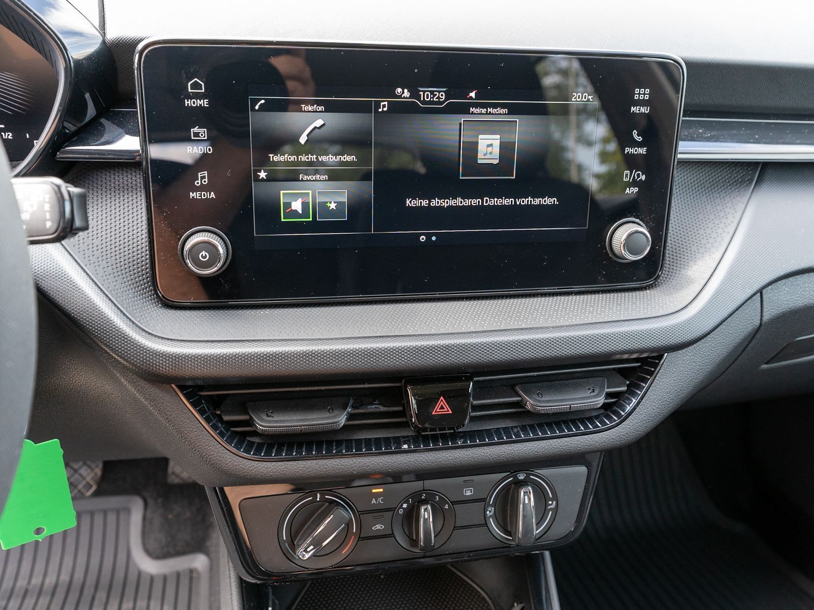 Fahrzeugabbildung SKODA Fabia Essence 1.0 MPI Klima Bluetooth PDC