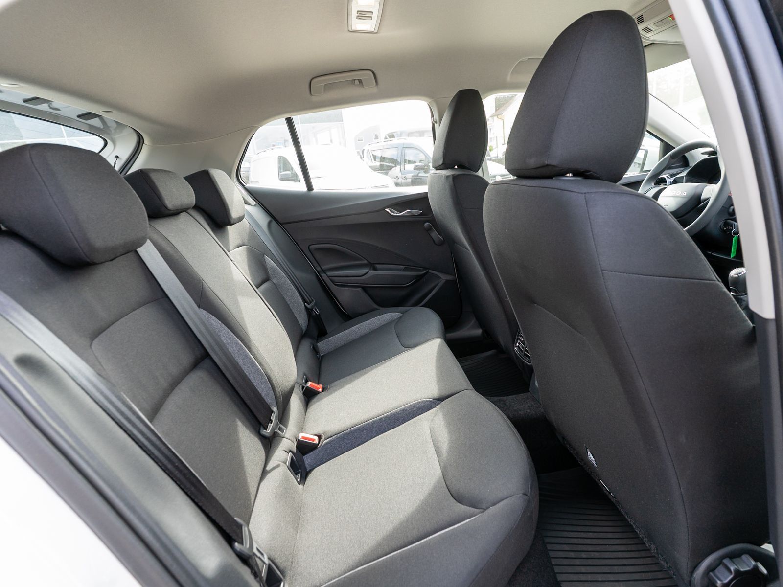 Fahrzeugabbildung SKODA Fabia Essence 1.0 MPI Klima Bluetooth PDC