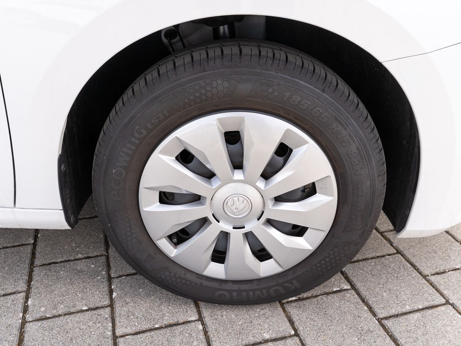 Fahrzeugabbildung SKODA Fabia Essence 1.0 MPI Klima Bluetooth PDC