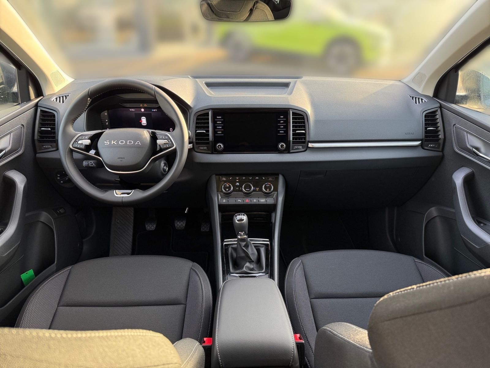 Fahrzeugabbildung SKODA Karoq Tour 1,5 TSI 150PS Schaltgetriebe ACC AHK