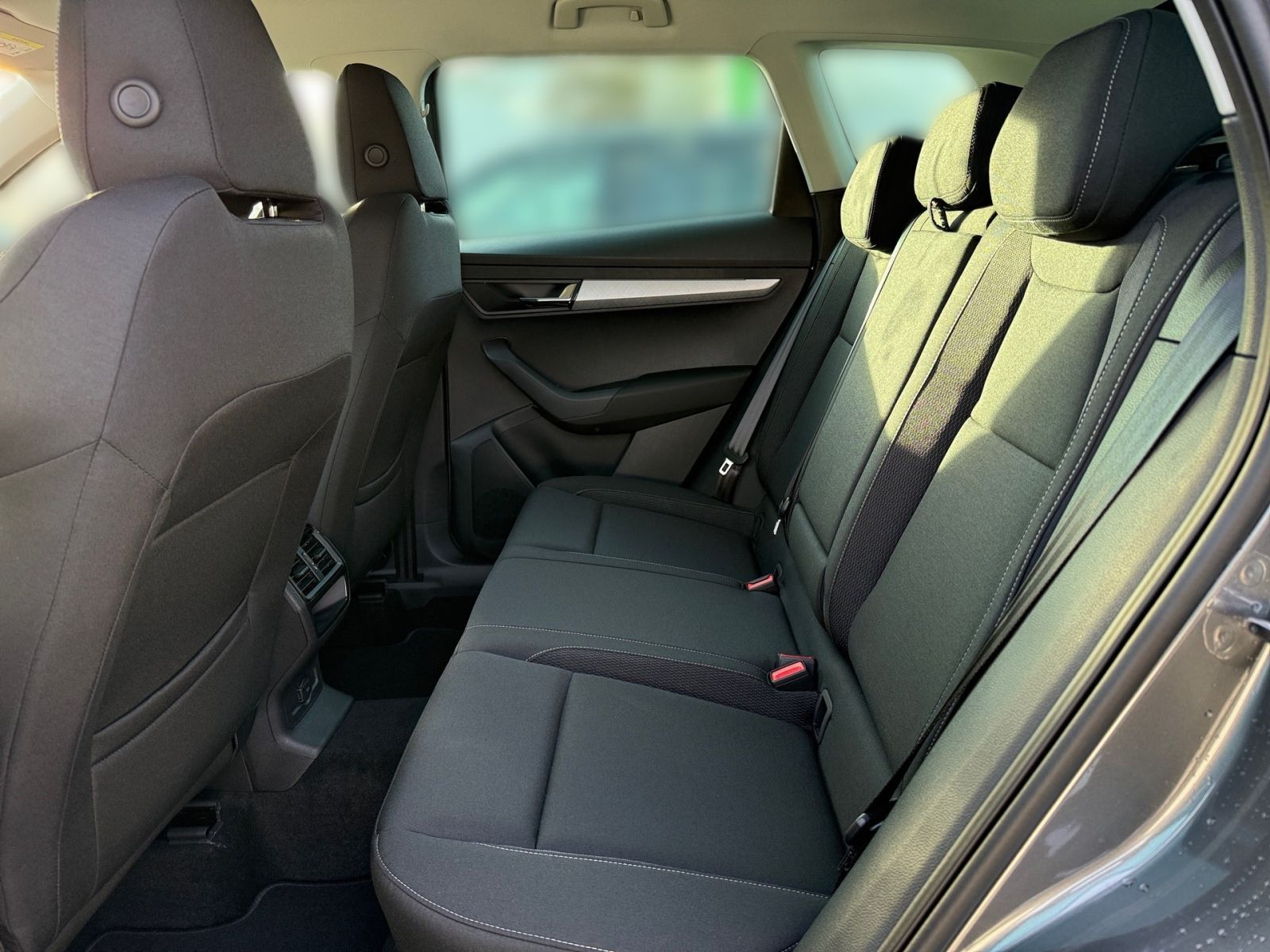 Fahrzeugabbildung SKODA Karoq Tour 1,5 TSI 150PS Schaltgetriebe ACC AHK