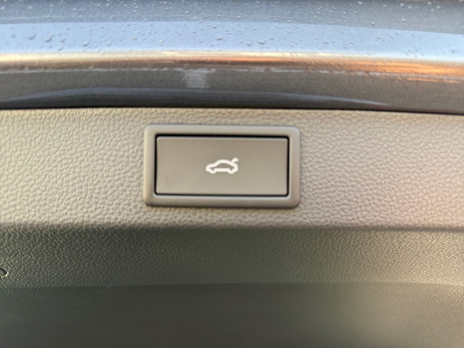 Fahrzeugabbildung SKODA Karoq Tour 1,5 TSI 150PS Schaltgetriebe ACC AHK