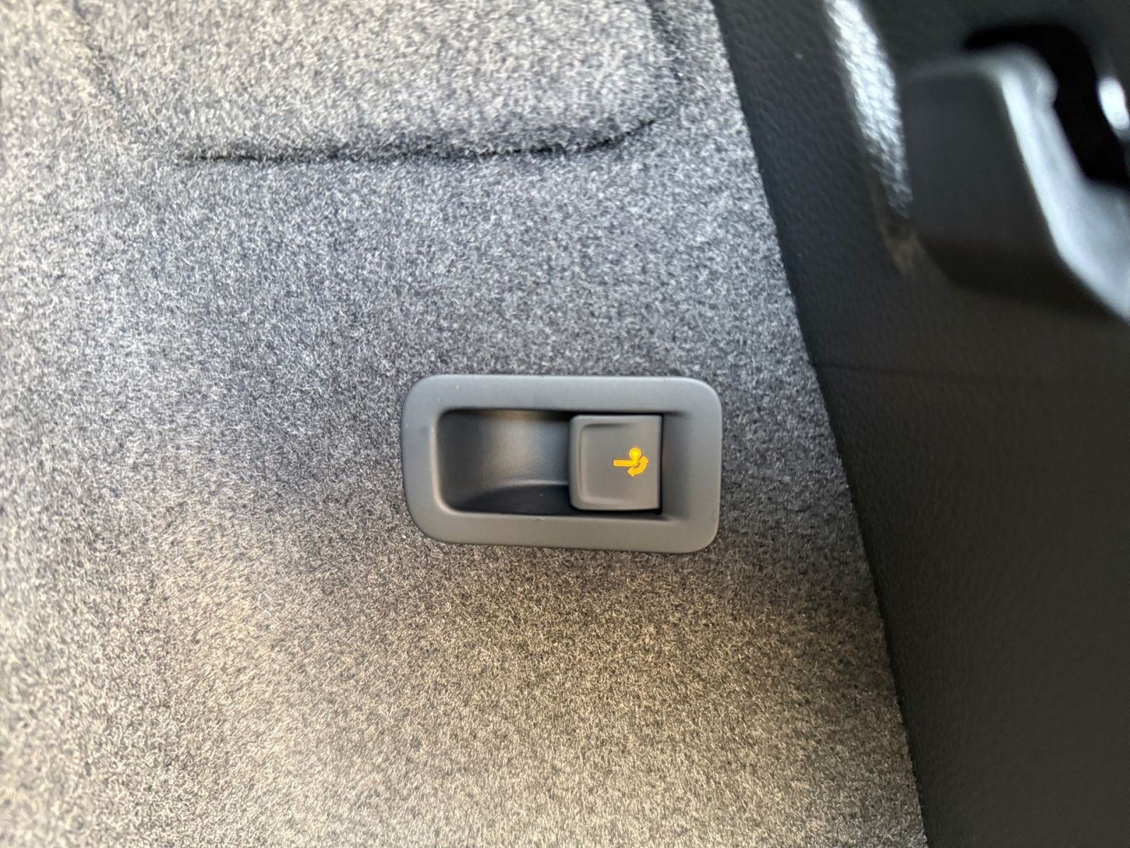 Fahrzeugabbildung SKODA Karoq Tour 1,5 TSI 150PS Schaltgetriebe ACC AHK