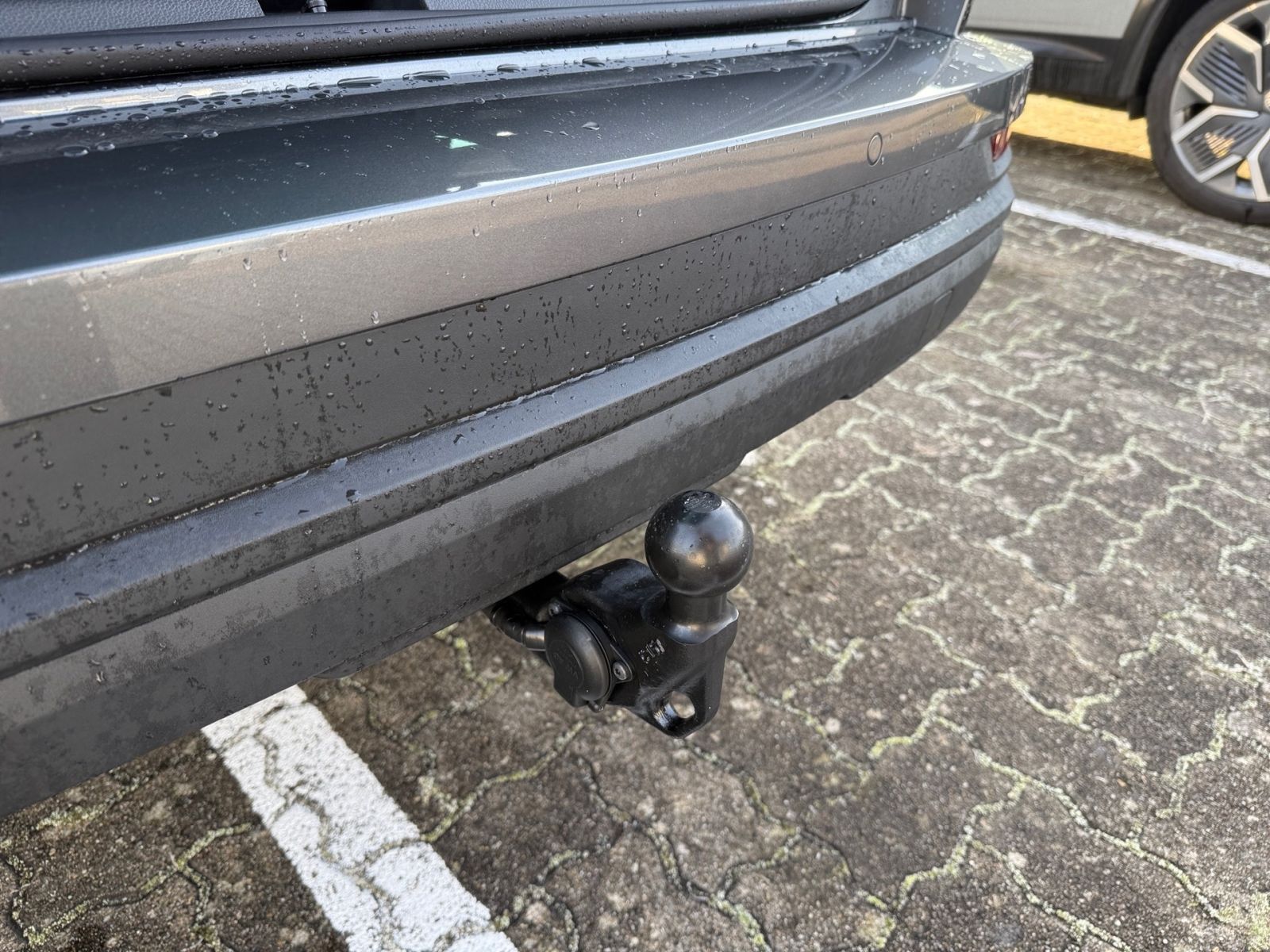 Fahrzeugabbildung SKODA Karoq Tour 1,5 TSI 150PS Schaltgetriebe ACC AHK