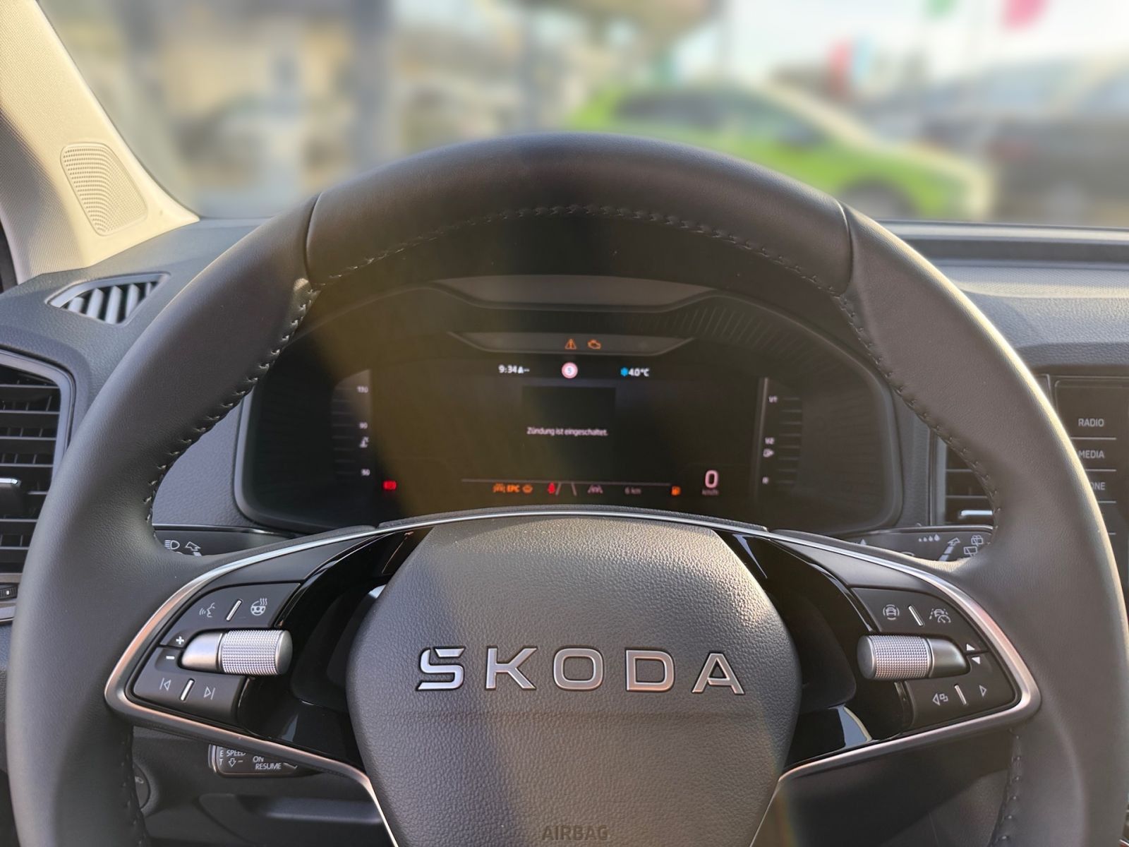 Fahrzeugabbildung SKODA Karoq Tour 1,5 TSI 150PS Schaltgetriebe ACC AHK