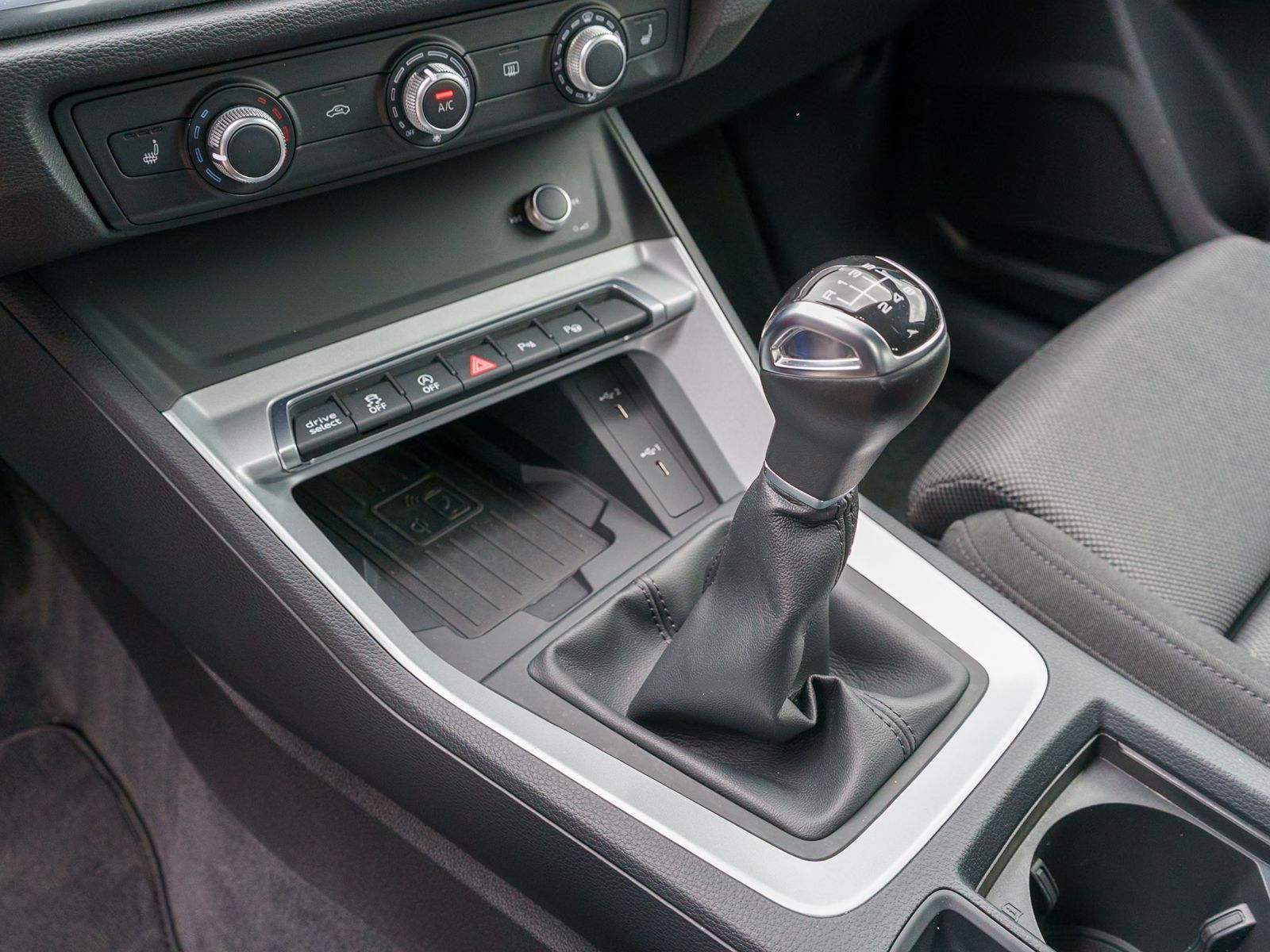 Fahrzeugabbildung Audi Q3 Sportback S line 35 TDI LED Navi RFK SHZ