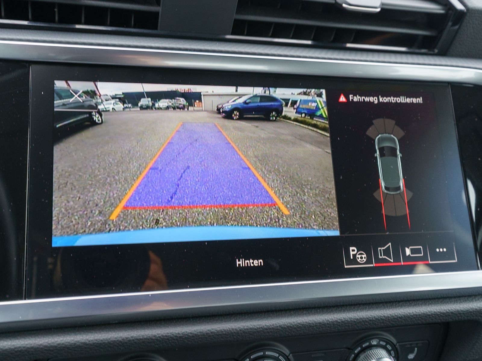 Fahrzeugabbildung Audi Q3 Sportback S line 35 TDI LED Navi RFK SHZ