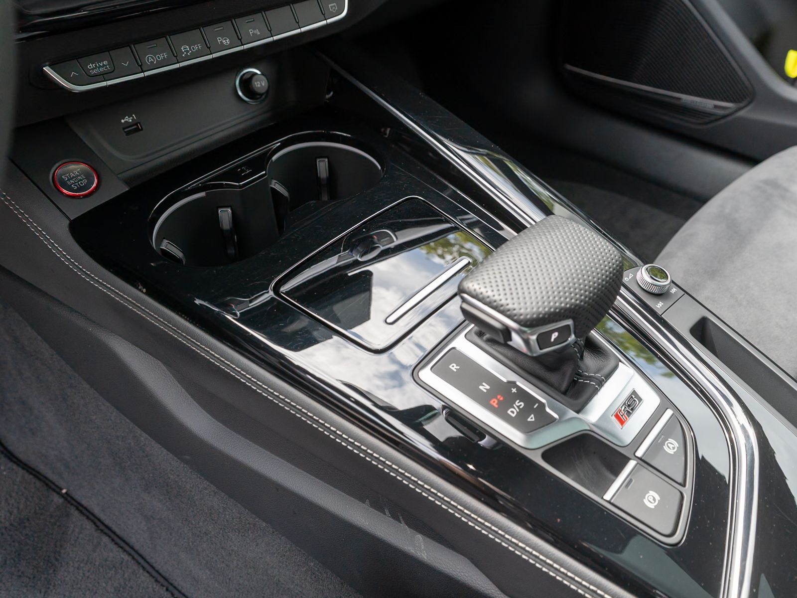 Fahrzeugabbildung Audi RS4 Avant 2.9 TFSI quattro Navi Matrix Pano HUD