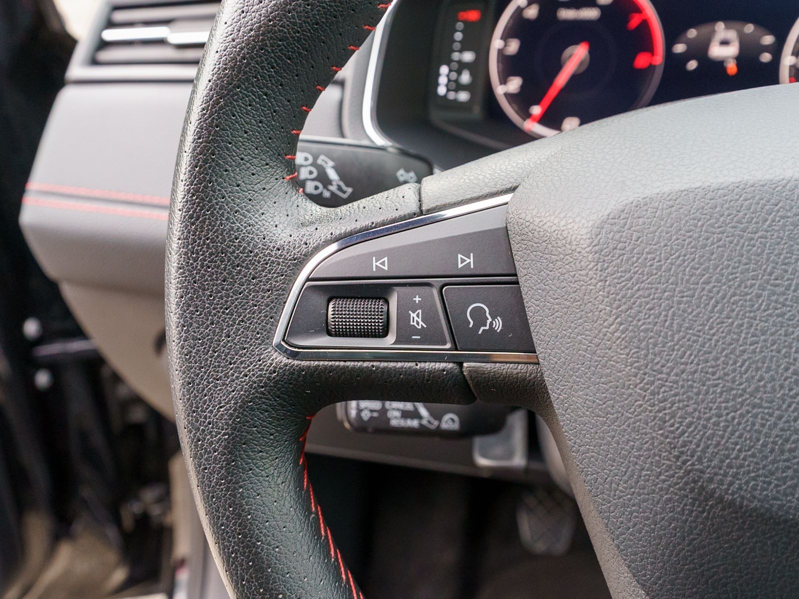 Fahrzeugabbildung SEAT Arona FR-Line 1.0TSI 6-Gang Navi LED VC ACC RFK