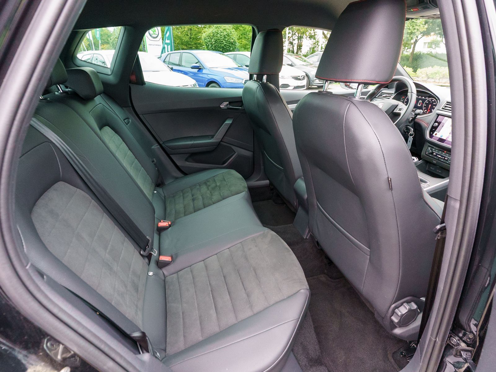 Fahrzeugabbildung SEAT Arona FR-Line 1.0TSI 6-Gang Navi LED VC ACC RFK