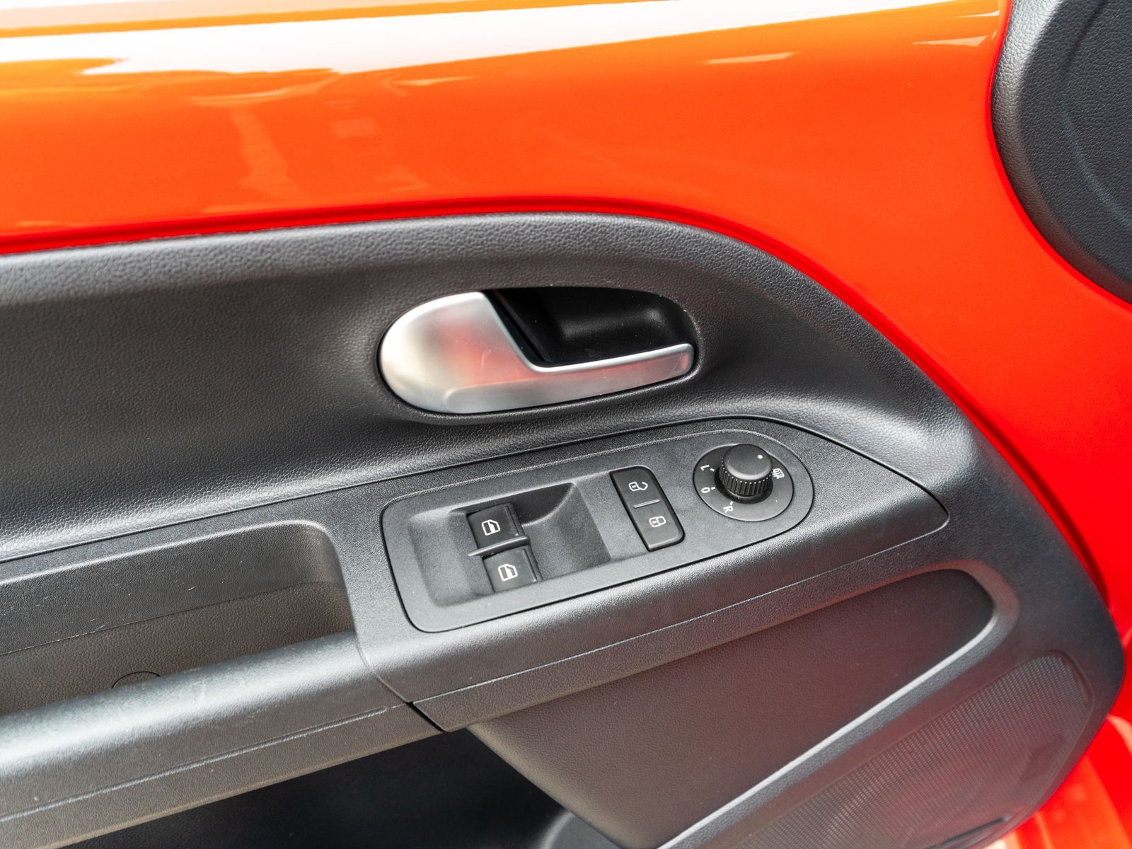 Fahrzeugabbildung Volkswagen up! move up! 1.0 MPI Klimaauto GRA SHZ PDC RFK