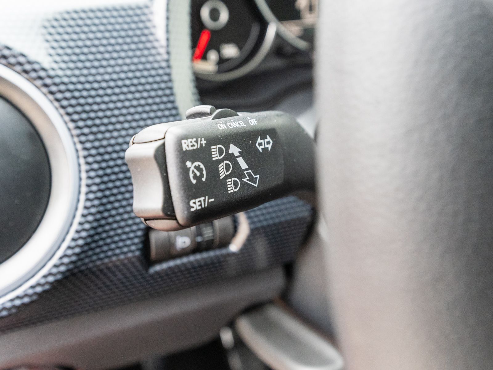 Fahrzeugabbildung Volkswagen up! move up! 1.0 MPI Klimaauto GRA SHZ PDC RFK