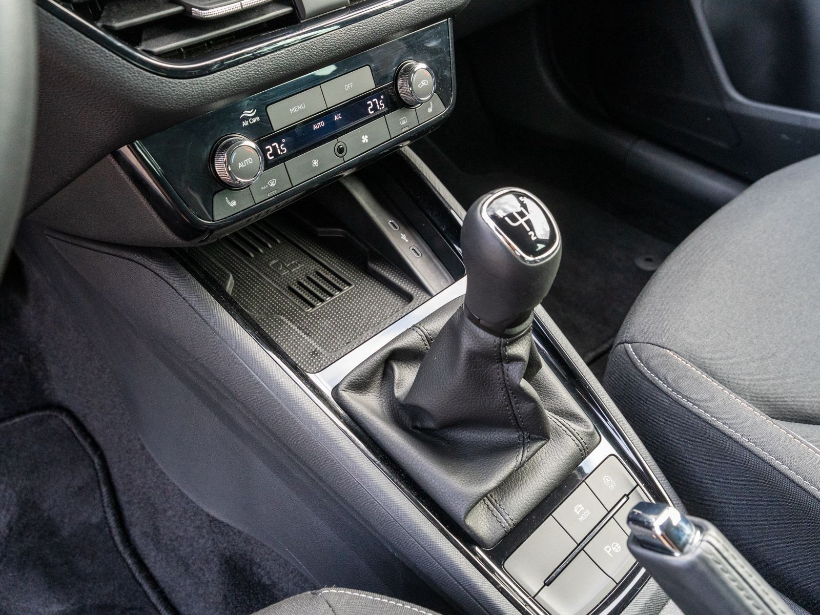 Fahrzeugabbildung SKODA Scala Selection 1.5 TSI Navi LED VC SHZ PDC RFK