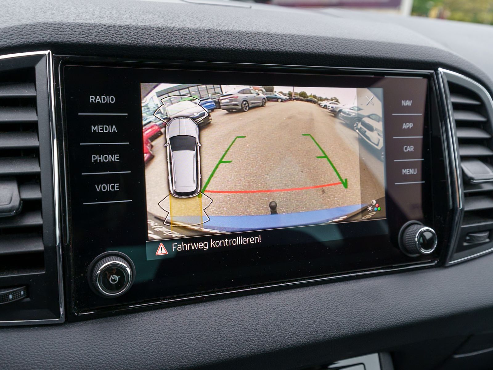 Fahrzeugabbildung SKODA Karoq Style 1.5 TSI DSG Navi LED ACC RFK AHK VC
