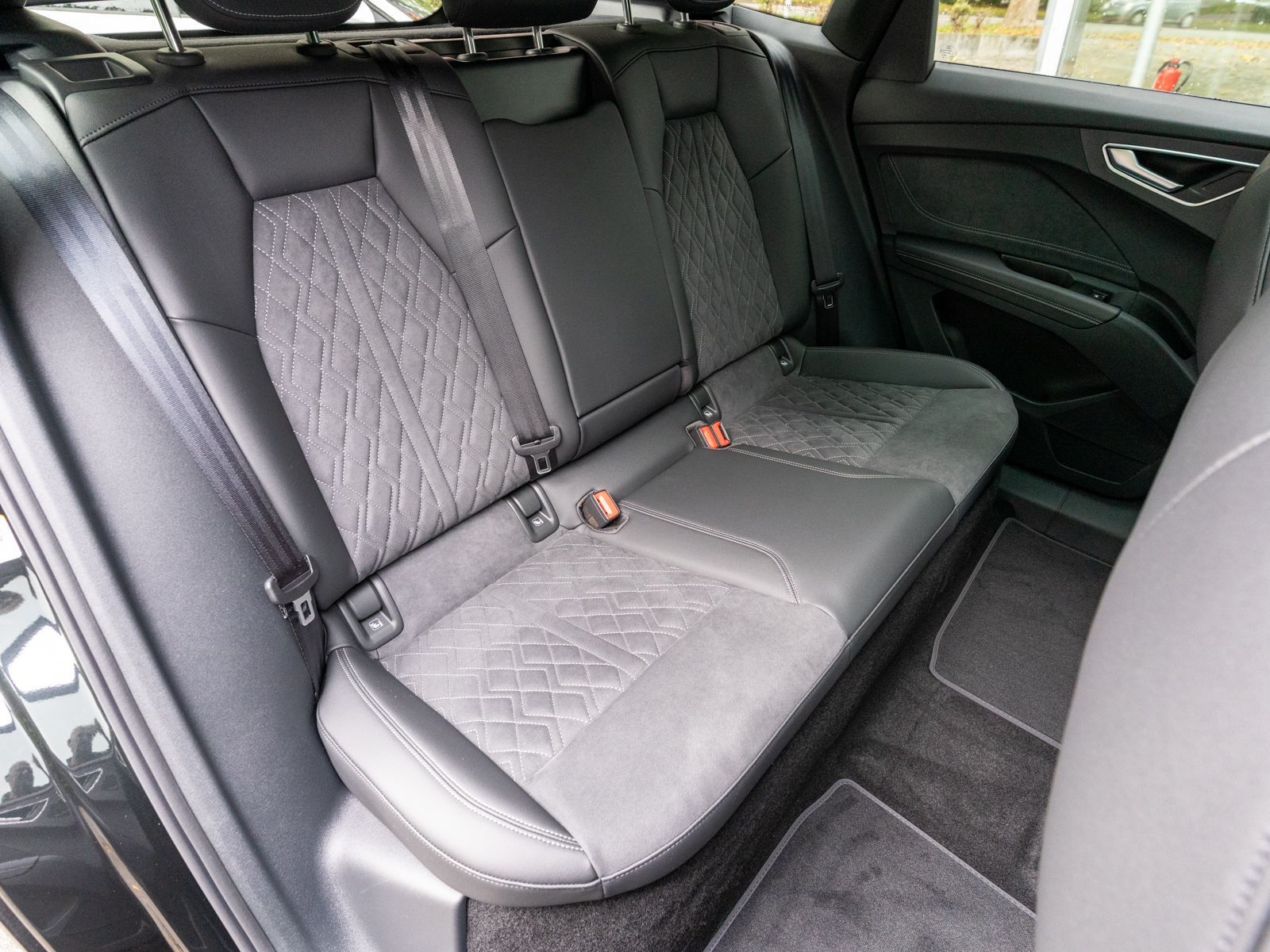Fahrzeugabbildung Audi Q4 Sportback e-tron quattro S line HUD PANO AHK