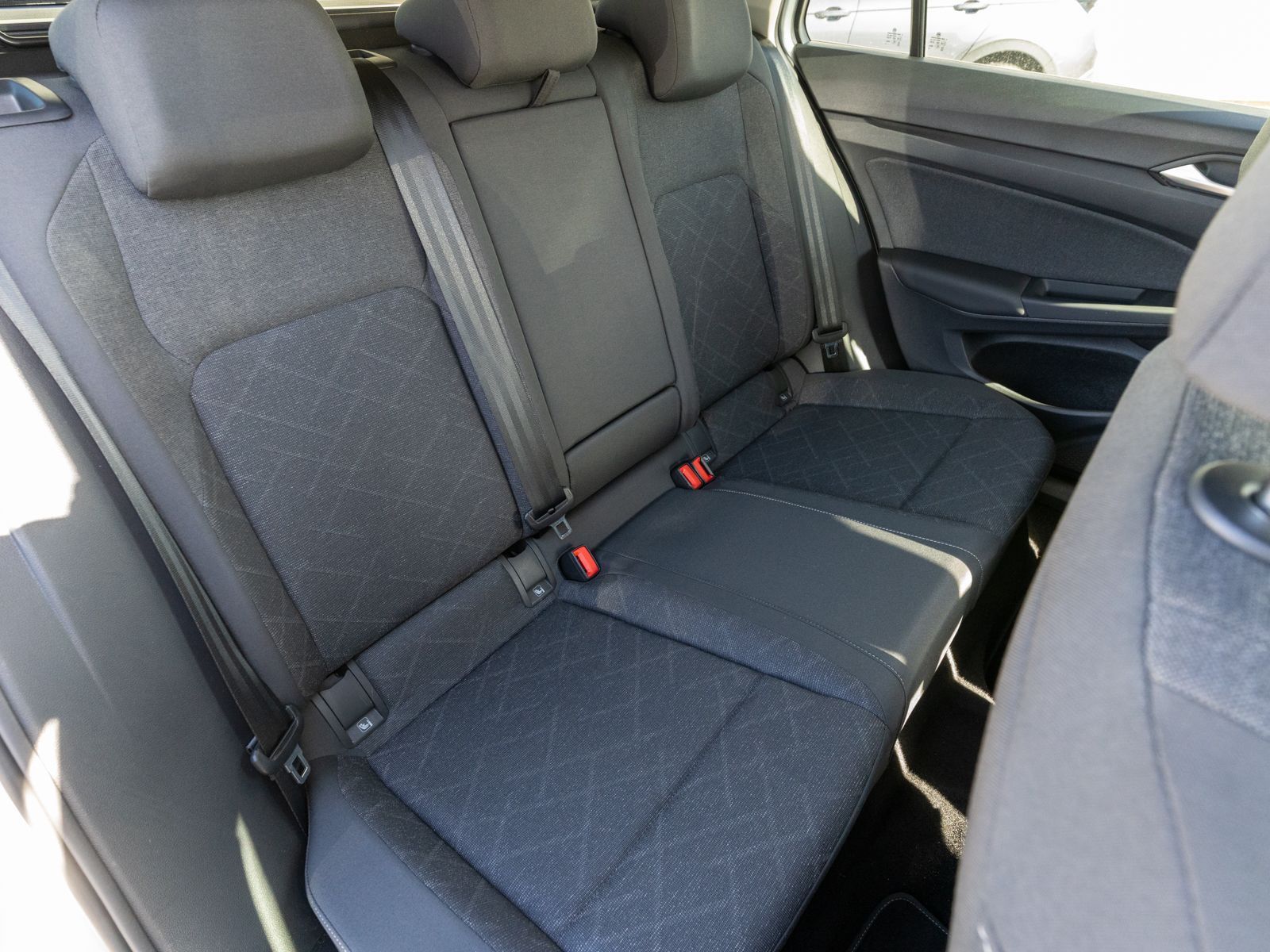 Fahrzeugabbildung Volkswagen Golf Variant Life 2.0TDI DSG LED Nav PDC SHZ ACC