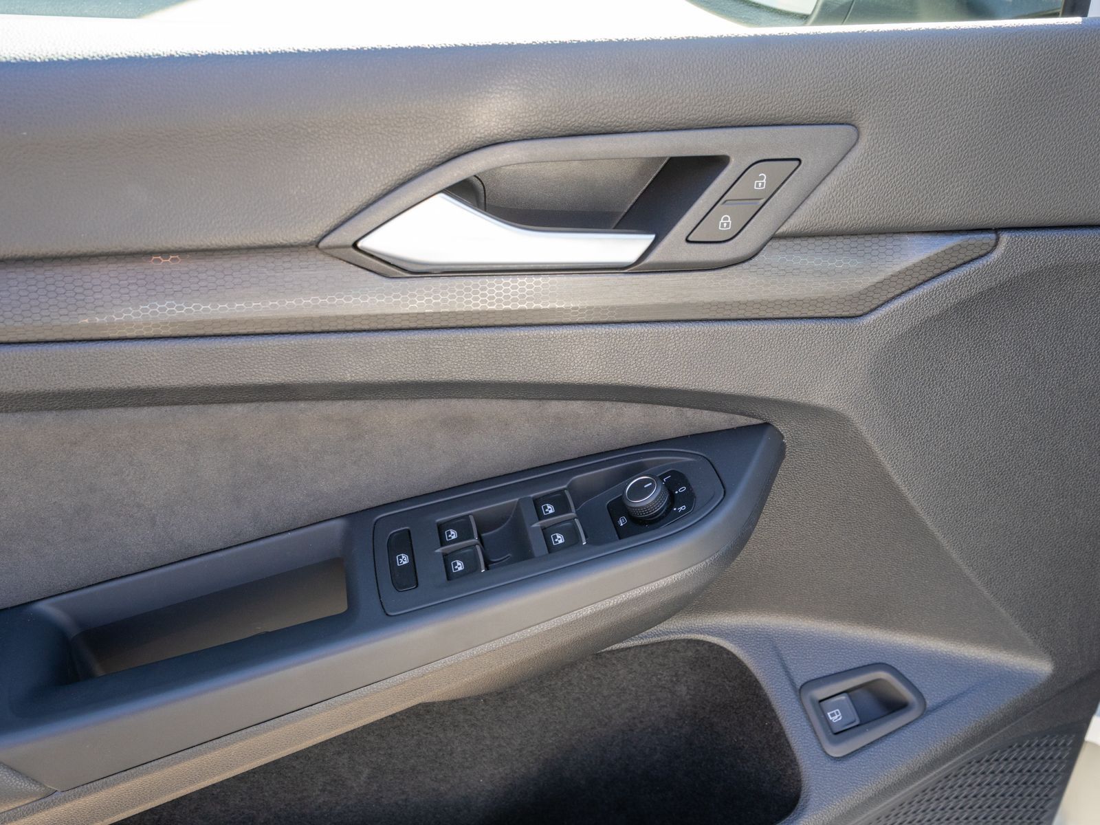 Fahrzeugabbildung Volkswagen Golf GTE 1.4TSI eHybrid DSG LED Navi ACC AHK