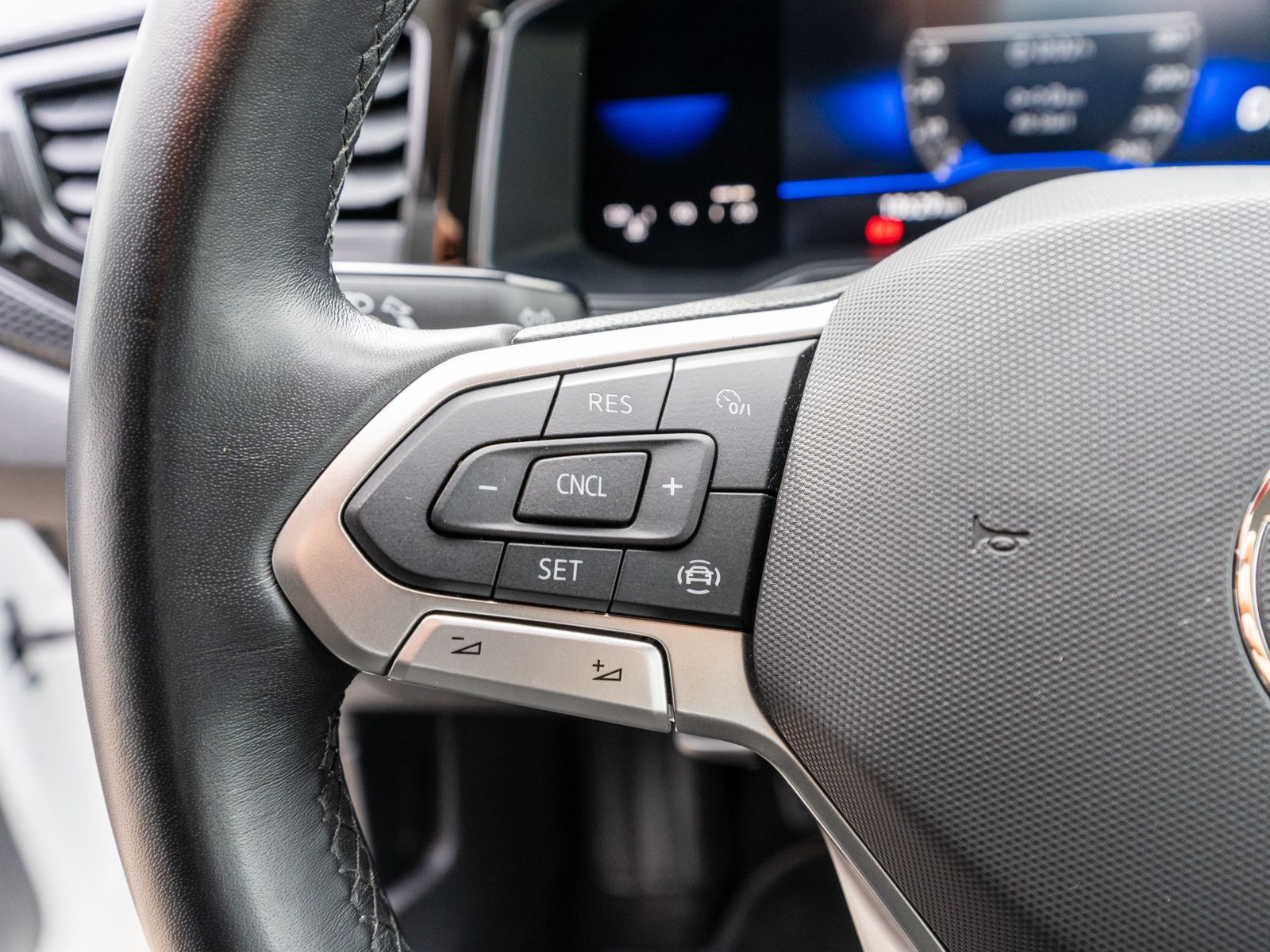 Fahrzeugabbildung Volkswagen Polo Life 1.0 MPI Klima LED VC SHZ PDC v/h