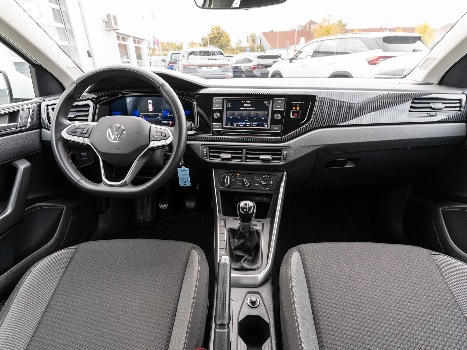 Fahrzeugabbildung Volkswagen Polo Life 1.0 MPI Klima LED VC SHZ PDC v/h