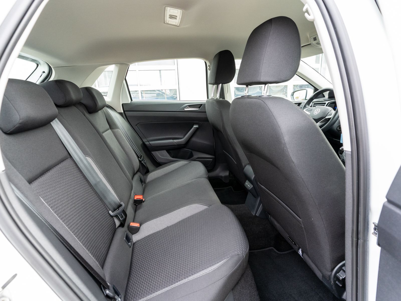 Fahrzeugabbildung Volkswagen Polo Life 1.0 MPI Klima LED VC SHZ PDC v/h