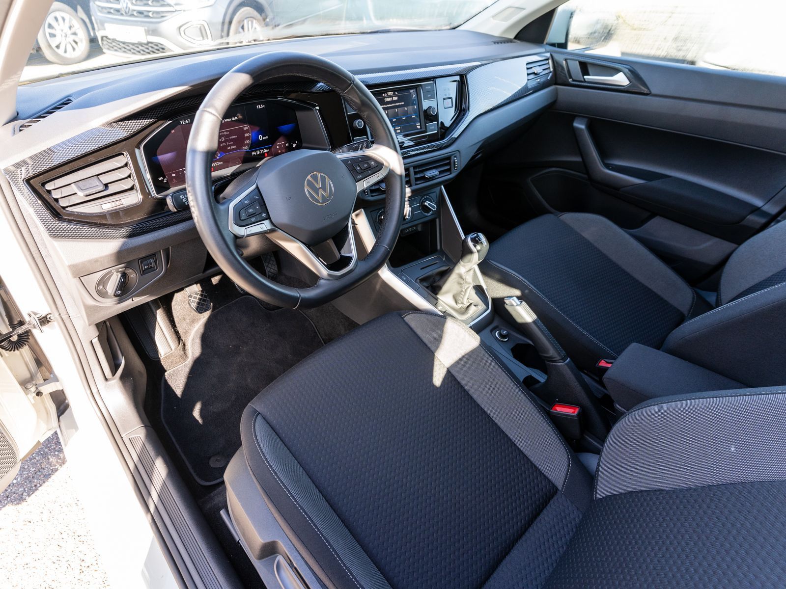 Fahrzeugabbildung Volkswagen Polo Life 1.0 MPI Klima LED VC PDC v/h