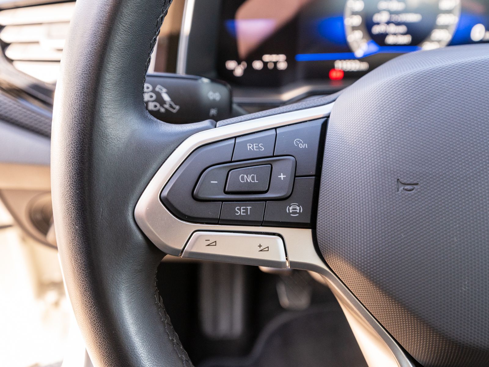 Fahrzeugabbildung Volkswagen Polo Life 1.0 MPI Klima LED VC PDC v/h