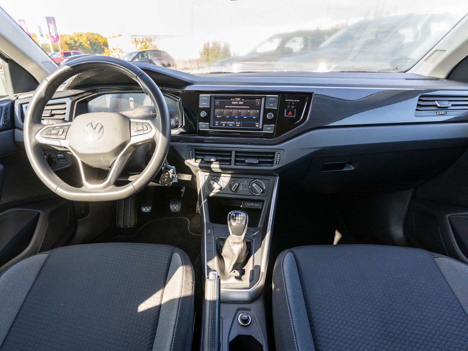 Fahrzeugabbildung Volkswagen Polo Life 1.0 MPI Klima LED VC PDC v/h