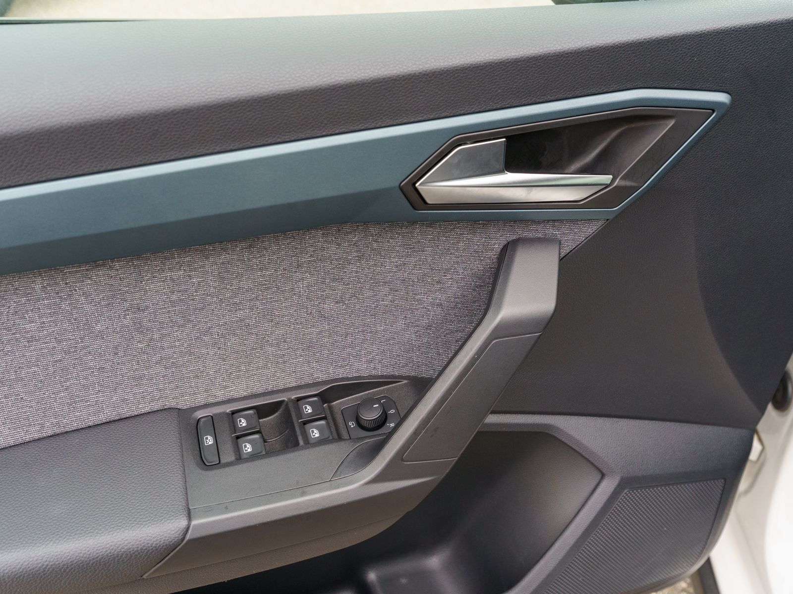 Fahrzeugabbildung SEAT Arona Xperience 1.0TSI Navi LED ACC SHZ PDC AHK