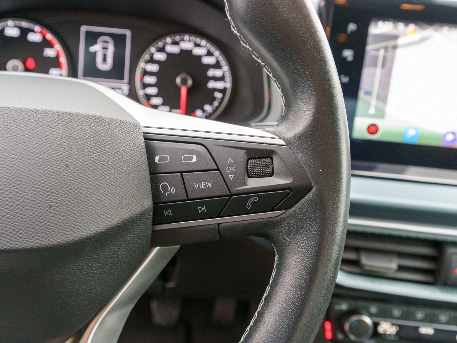 Fahrzeugabbildung SEAT Arona Xperience 1.0TSI Navi LED ACC SHZ PDC AHK