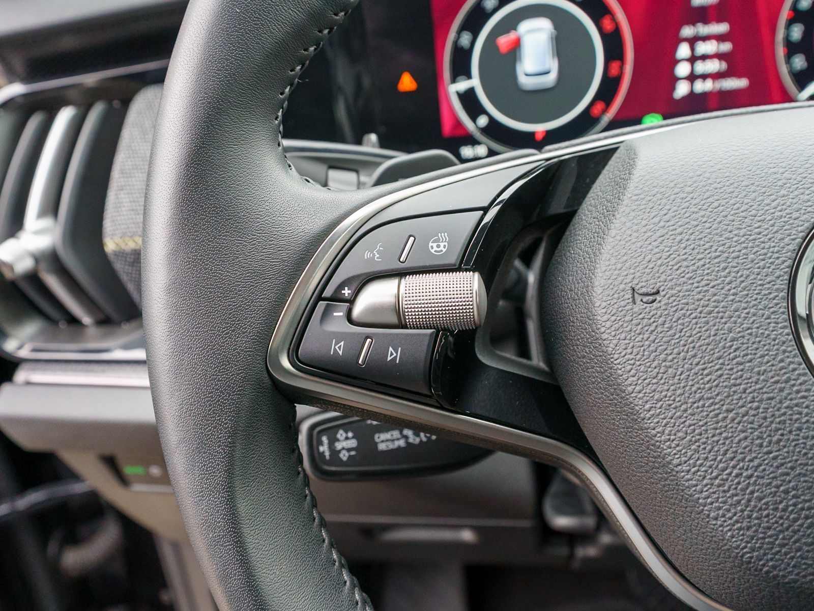 Fahrzeugabbildung SKODA Kodiaq Selection 4x4 2.0TDI DSG Navi RFK HUD AHK