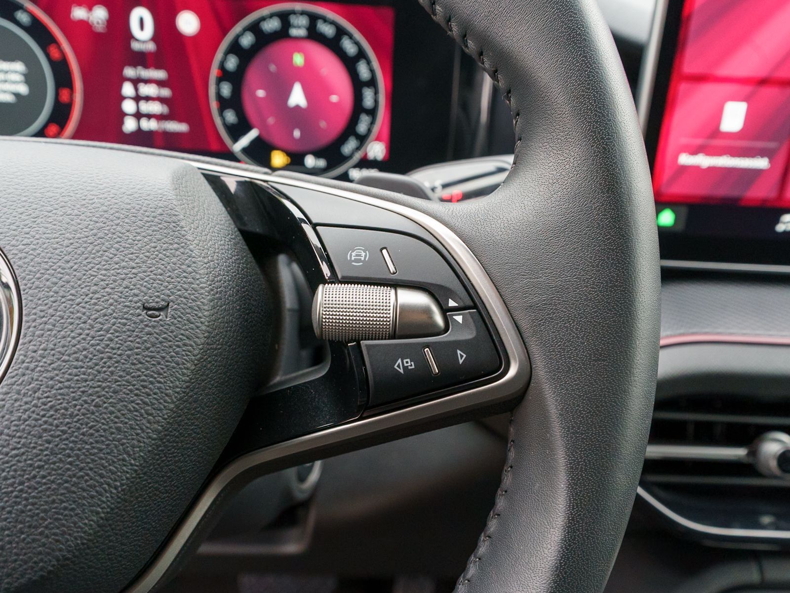 Fahrzeugabbildung SKODA Kodiaq Selection 4x4 2.0TDI DSG Navi RFK HUD AHK