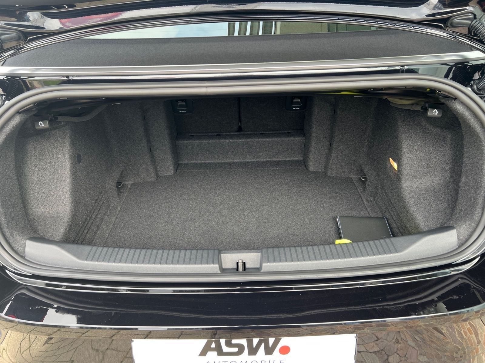 Fahrzeugabbildung Volkswagen T-Roc Cabriolet R-Line 1.5 TSI DSG NAVI ACC SHZ