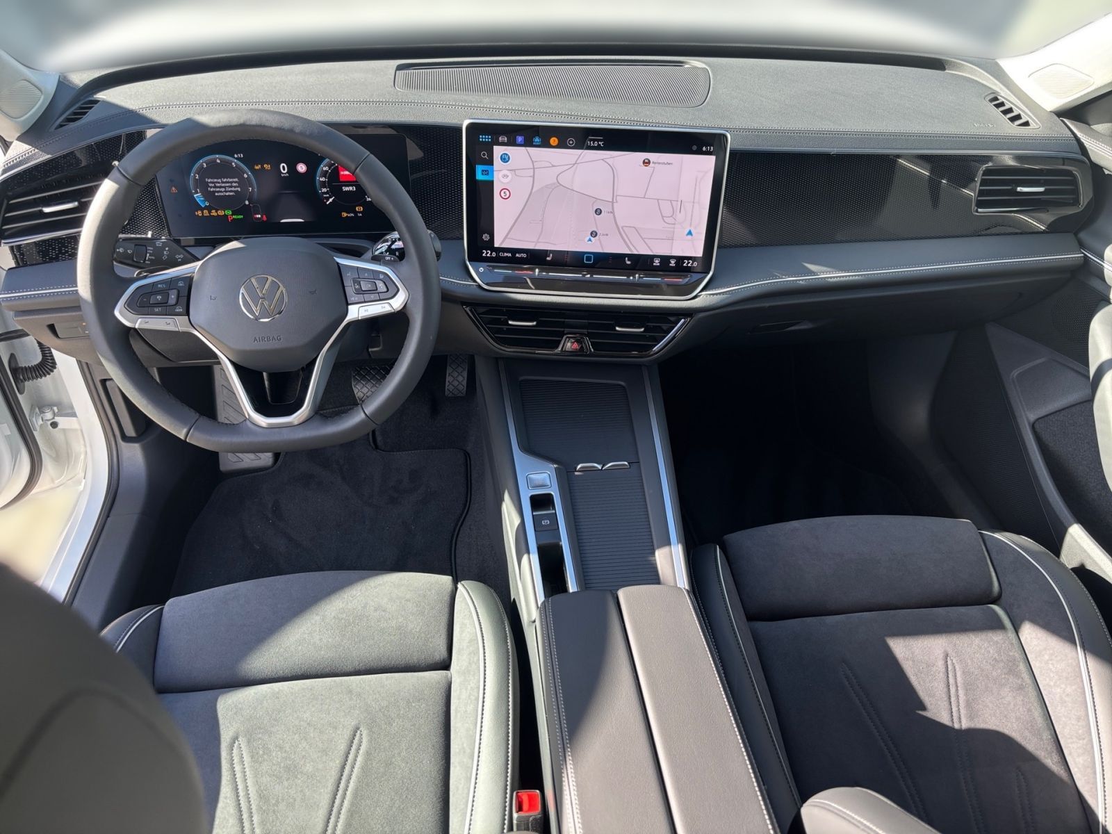 Fahrzeugabbildung Volkswagen Passat Business 1.5 eTSI DSG Navi Kamera SHZ AHK