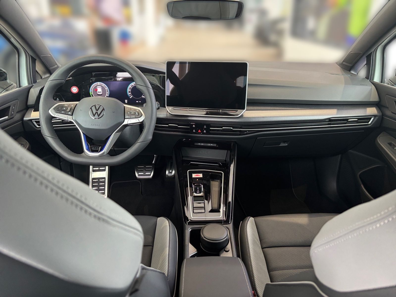 Fahrzeugabbildung Volkswagen Golf GTE 1.5 eHybrid DSG *Leder AHK WKR PANO*