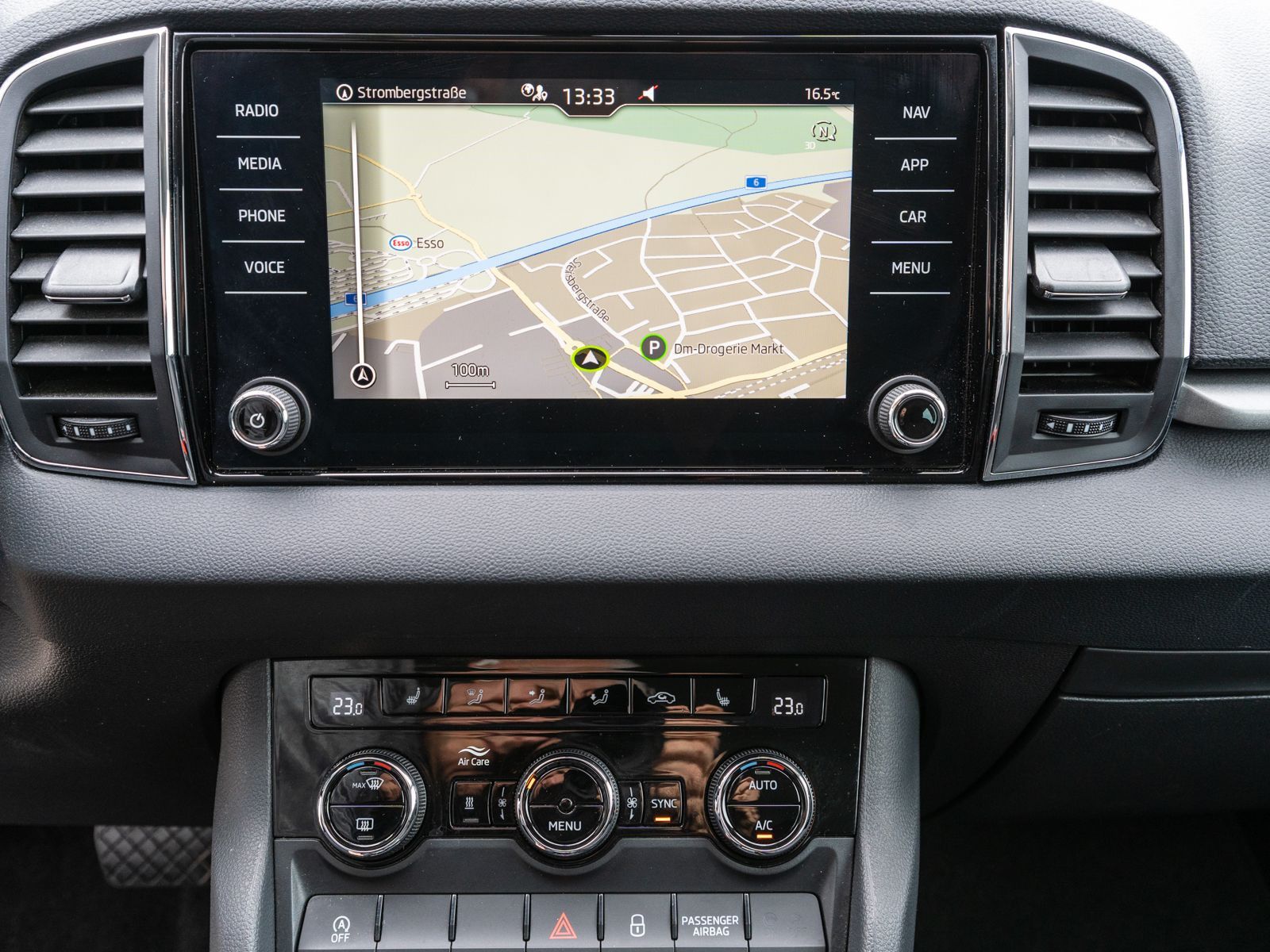 Fahrzeugabbildung SKODA Karoq Ambition 1.5TSI DSG LED Navi Stdhz SHZ AHK