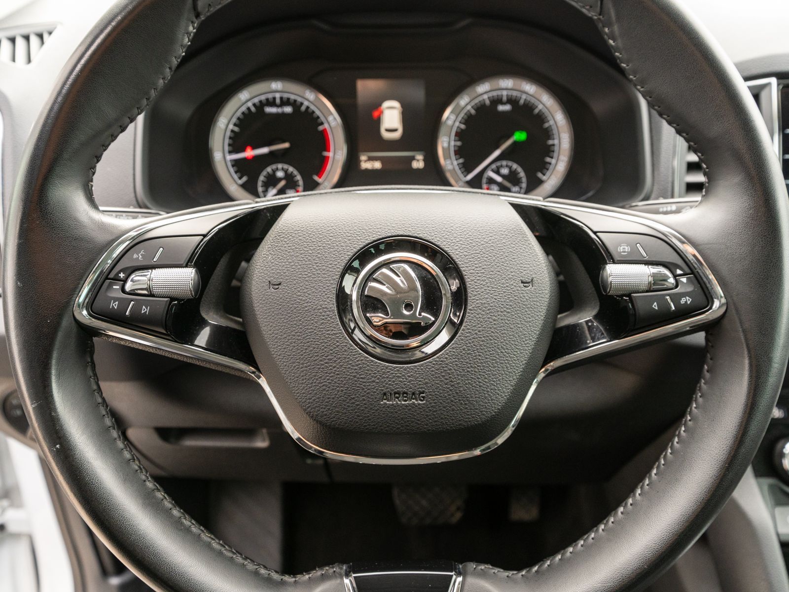 Fahrzeugabbildung SKODA Karoq Ambition 1.5TSI DSG LED Navi Stdhz SHZ AHK
