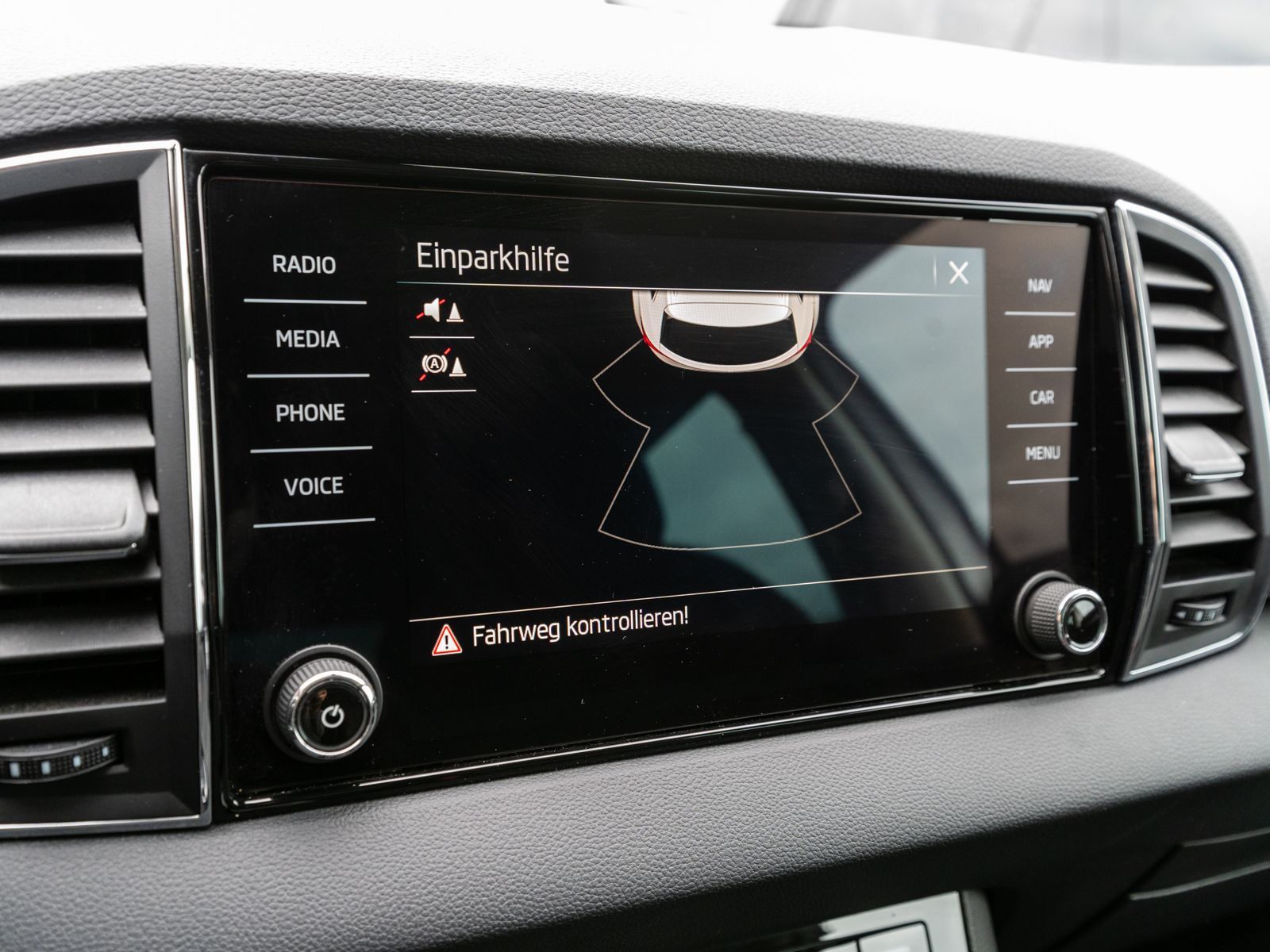 Fahrzeugabbildung SKODA Karoq Ambition 1.5TSI DSG LED Navi Stdhz SHZ AHK