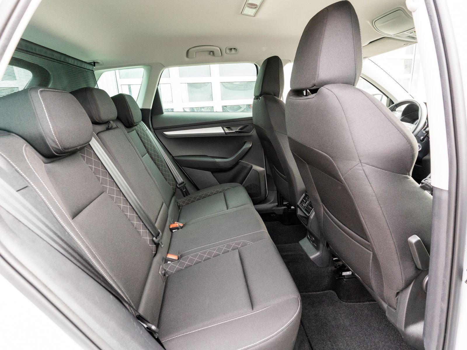 Fahrzeugabbildung SKODA Karoq Ambition 1.5TSI DSG LED Navi Stdhz SHZ AHK