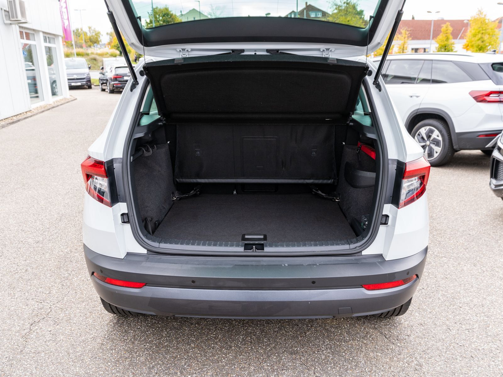 Fahrzeugabbildung SKODA Karoq Ambition 1.5TSI DSG LED Navi Stdhz SHZ AHK