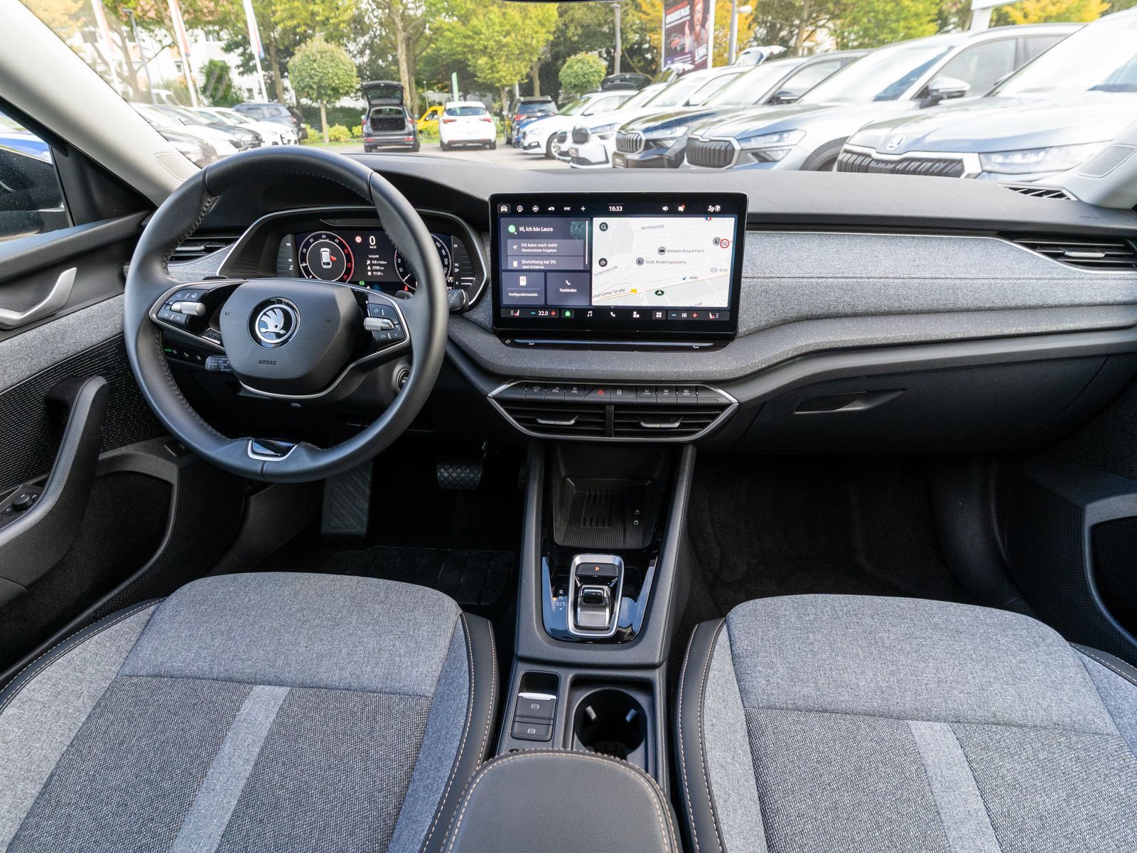 Fahrzeugabbildung SKODA Octavia Combi Selection 2.0TDI DSG Navi HUD 360°