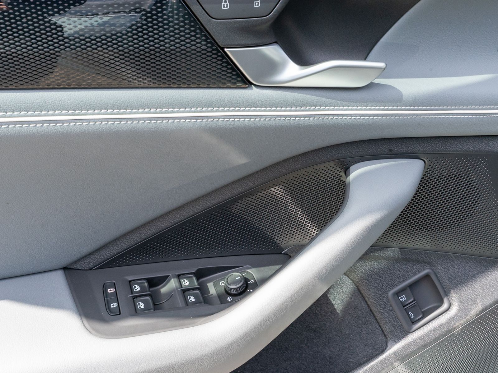 Fahrzeugabbildung Volkswagen Passat Variant Business 1.5 eHybrid DSG LED 360°