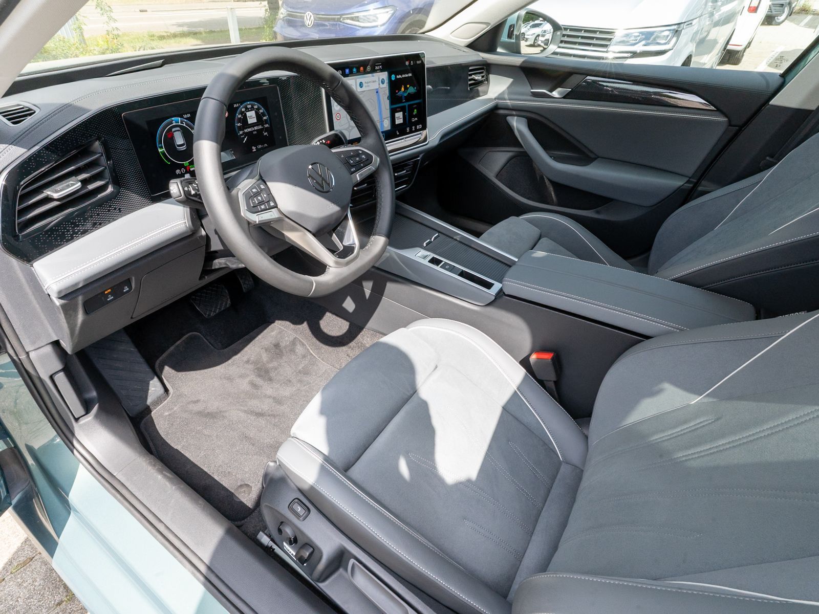 Fahrzeugabbildung Volkswagen Passat Variant Business 1.5 eHybrid DSG LED 360°