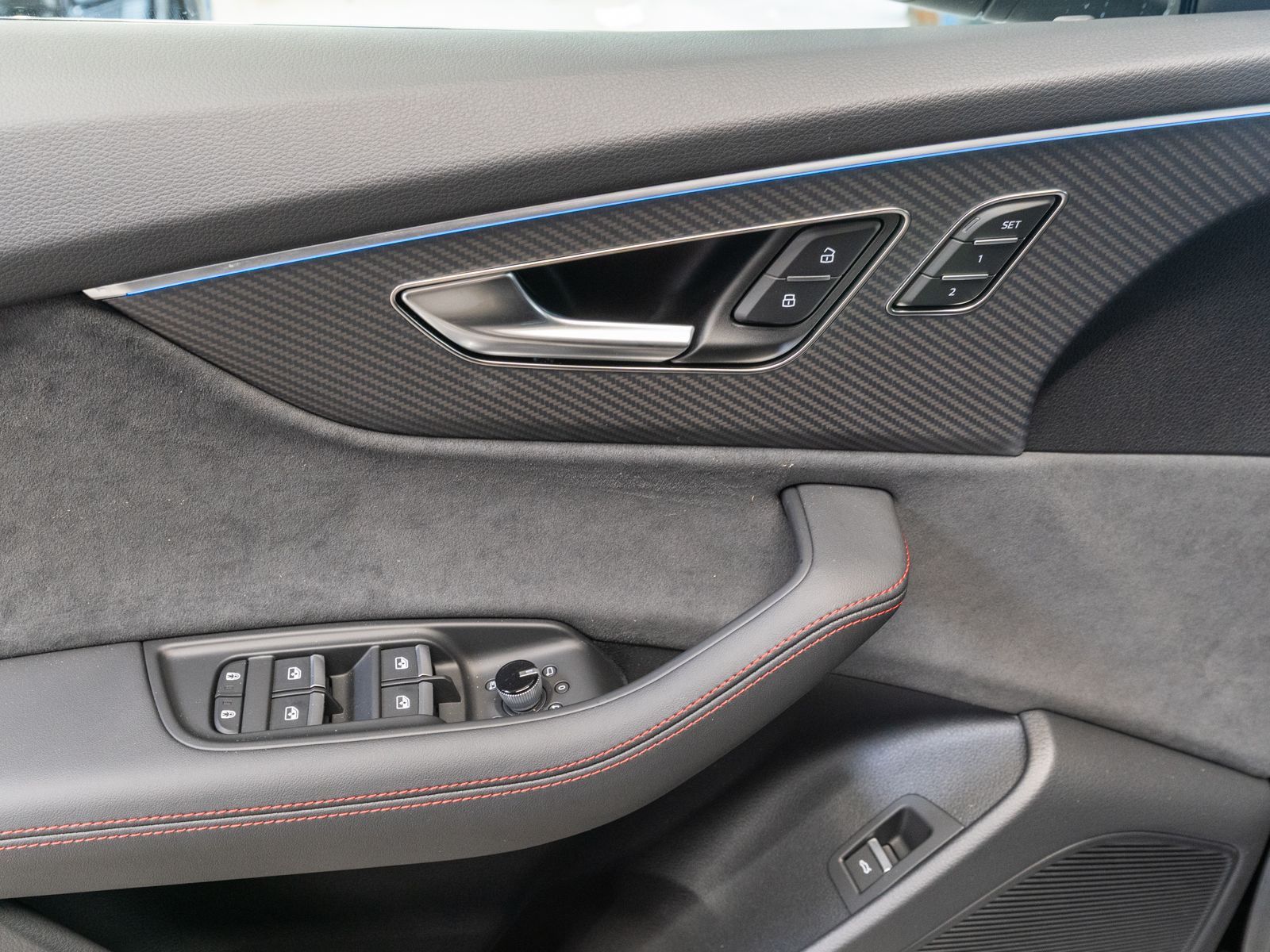 Fahrzeugabbildung Audi Q8 S line TDI quattro tiptronic PANO Stdhzg B&O