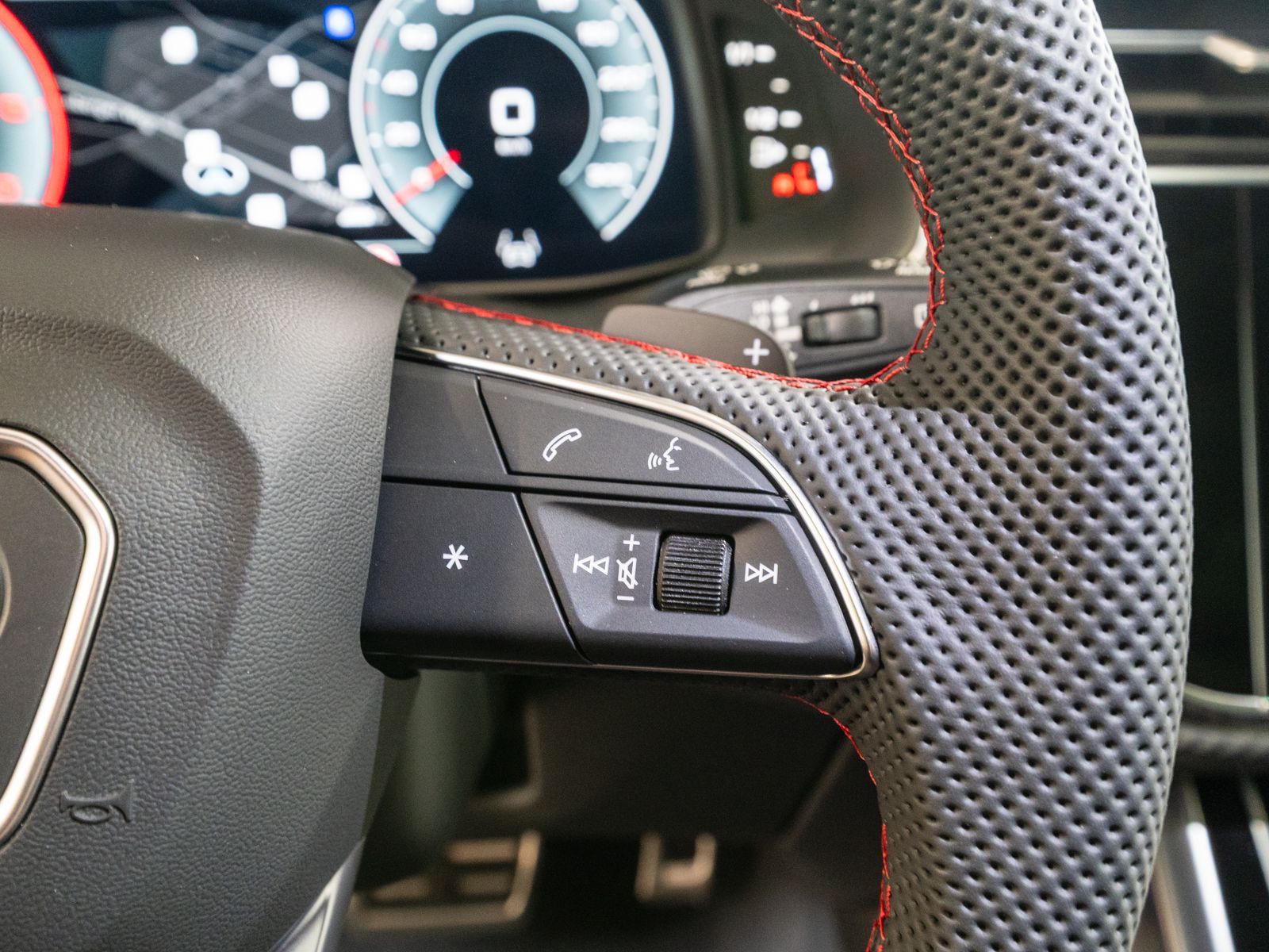 Fahrzeugabbildung Audi Q8 S line TDI quattro tiptronic PANO Stdhzg B&O