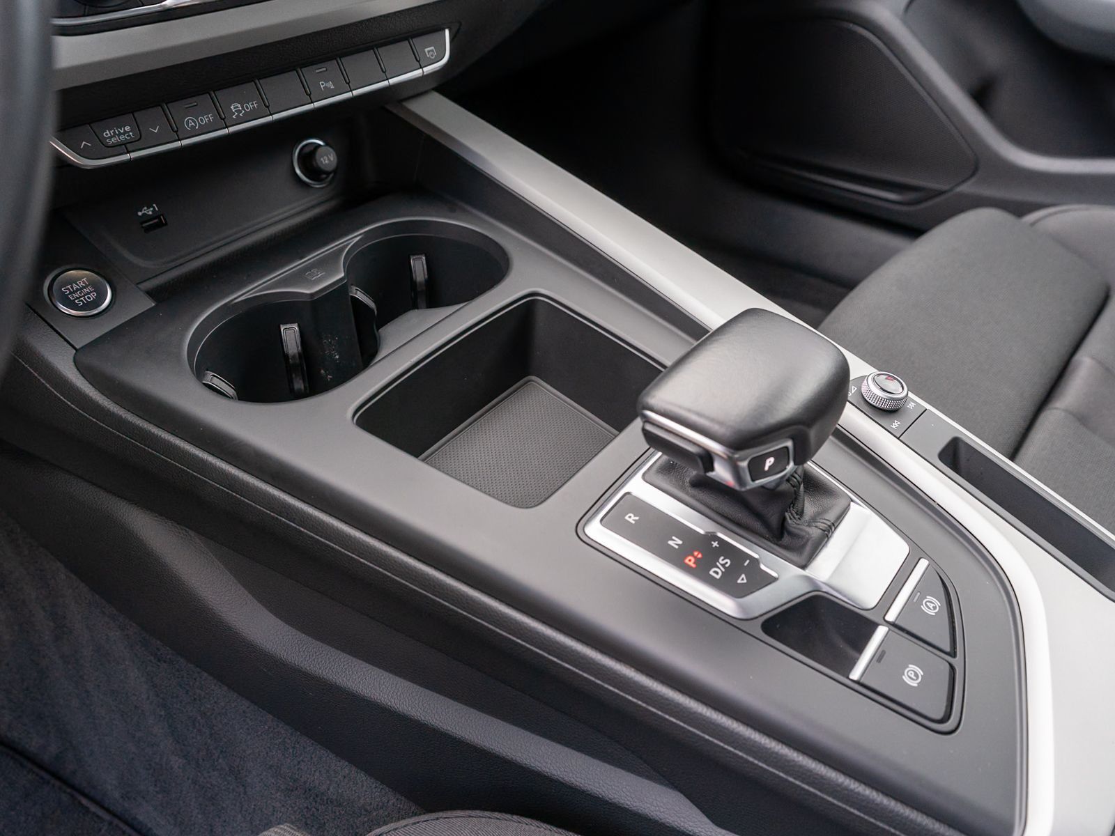 Fahrzeugabbildung Audi A4 Avant advanced 40TDI Stronic LED Navi PDC AHK