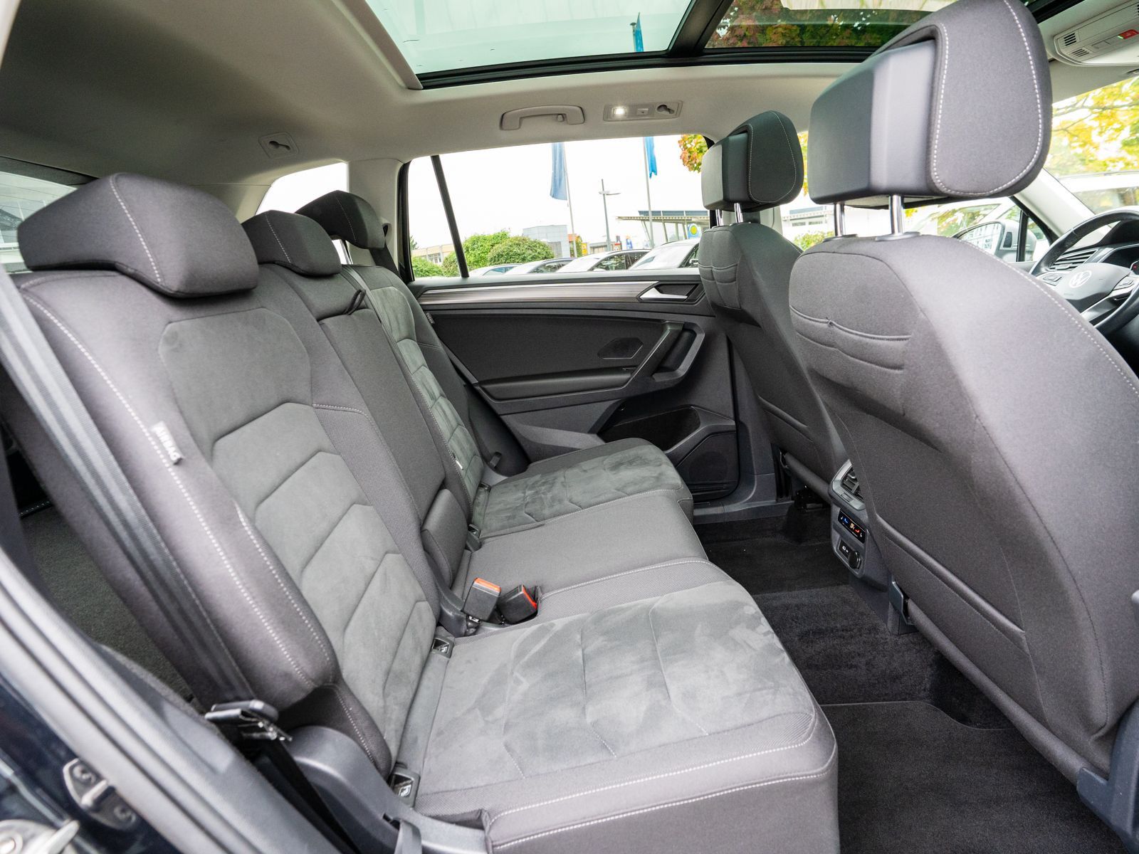 Fahrzeugabbildung Volkswagen Tiguan Allspace Elegance 4M 2.0 TDI DSG 360° AHK