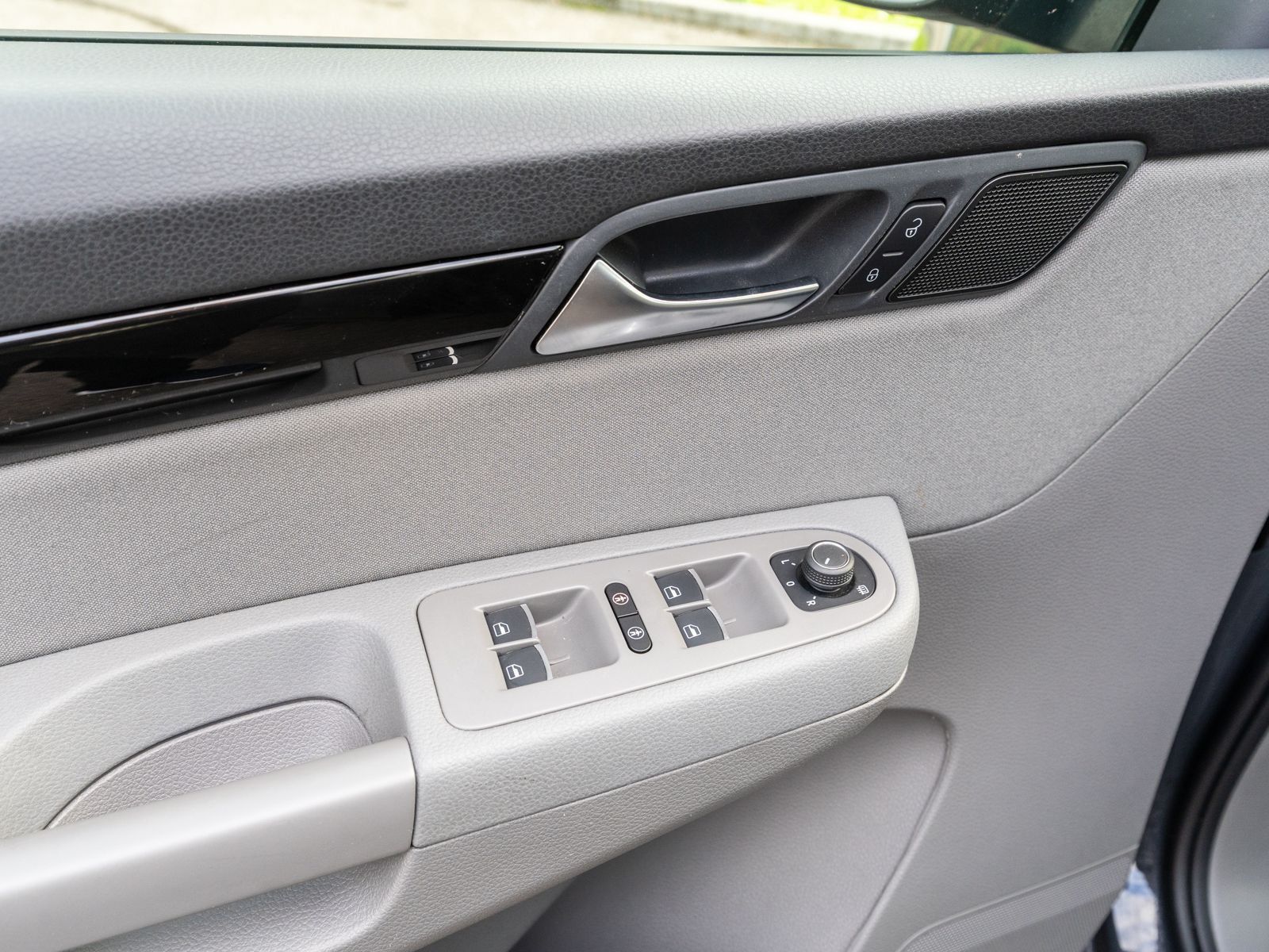 Fahrzeugabbildung SEAT Alhambra Style 1.4 TSI Navi RFK SHZ GRA AHK 7-S